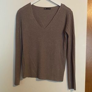 NWOT Zara v-neck top. Size S.
